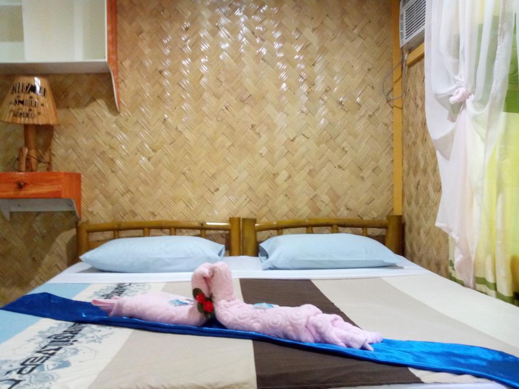 ホテルシャリズ イン エルニド 部屋 写真