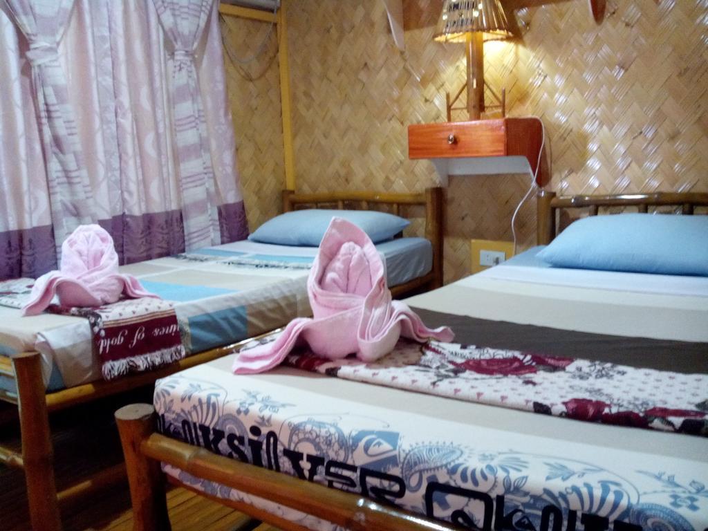 ホテルシャリズ イン エルニド 部屋 写真